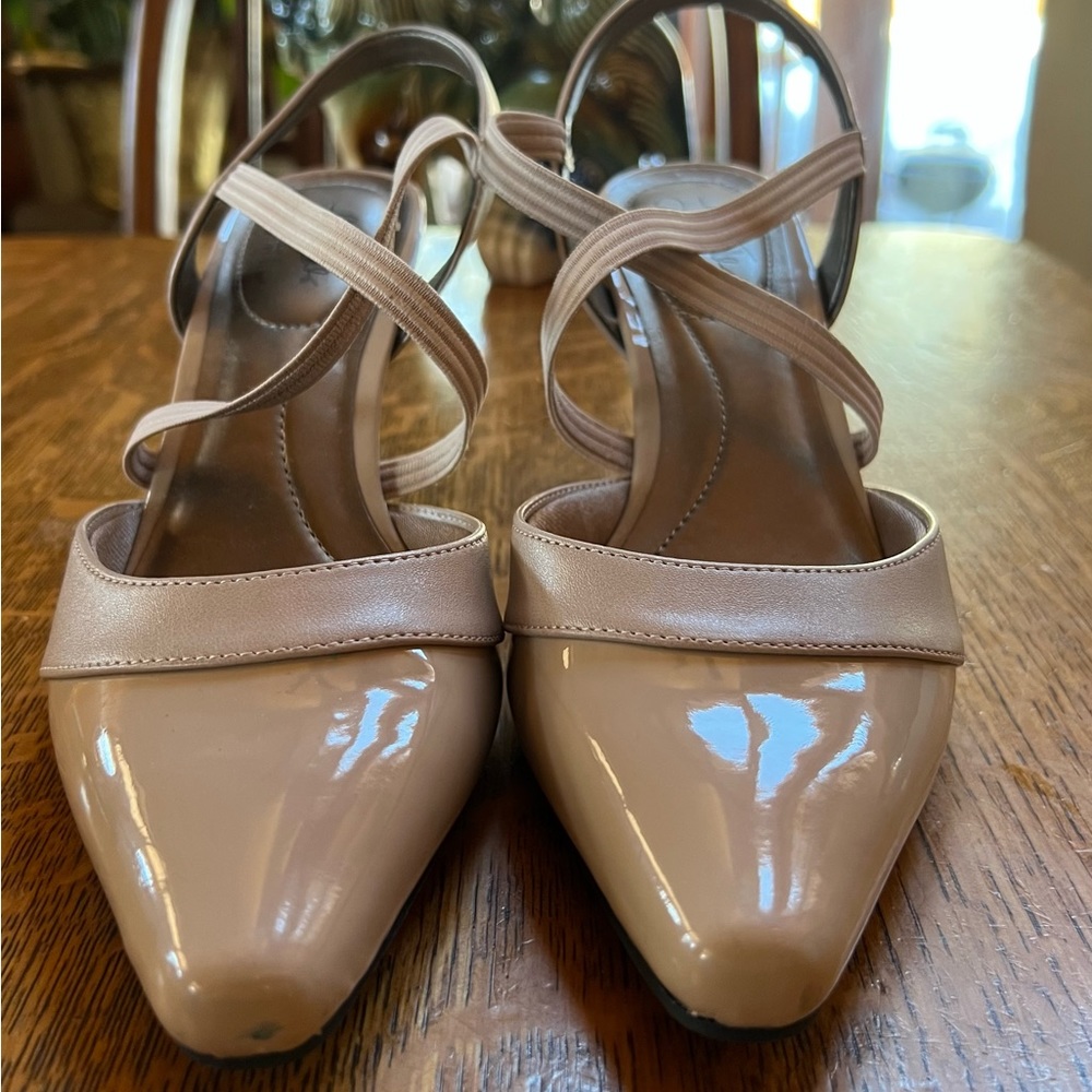 Life Stride sift bottom nude heels size 8.5